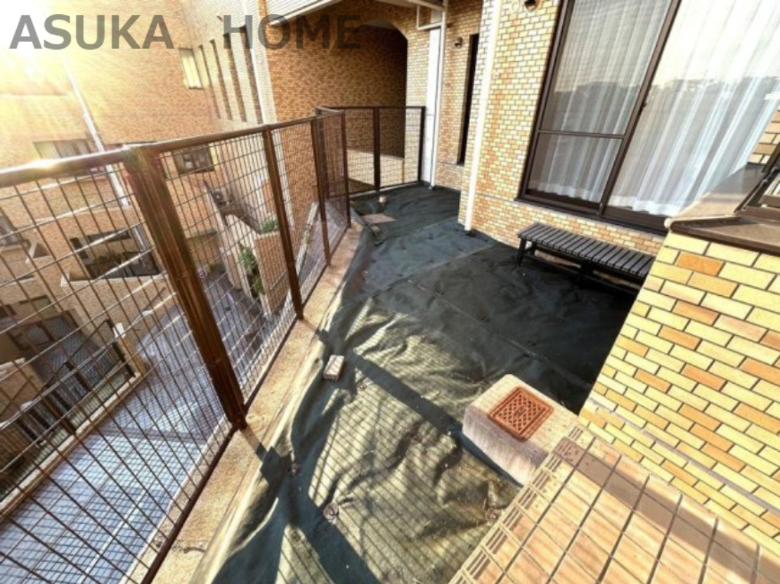 保土ケ谷月見台ガーデンハウスのバルコニー|専用庭に続くてテラスでガーデニングなど楽しめます。