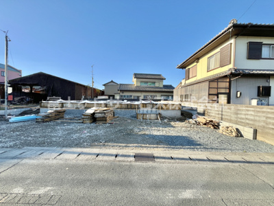 【外観】 | 浜松市中央区河輪町 3期 新築一戸建て | 現在建築中の外観画像です。ご内覧は同じメーカーの完成物件へご案内いたしますので、いつでもご相談ください！