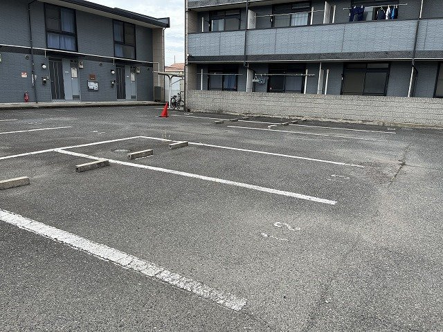 【駐車場】 | レオパレス中井町２