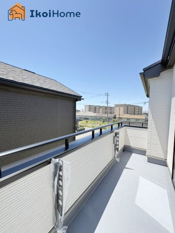 明石市魚住町西岡　C号棟のバルコニー|【ホームページに現地動画掲載中】●年中無休：当日予約可●バルコニーの屋根は８万円から設置できます。