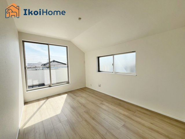 明石市魚住町西岡　C号棟の内装|◆同社施工例◆全居室ペアガラス標準装備。一般の窓ガラスに比べ、２倍の断熱効果があります。