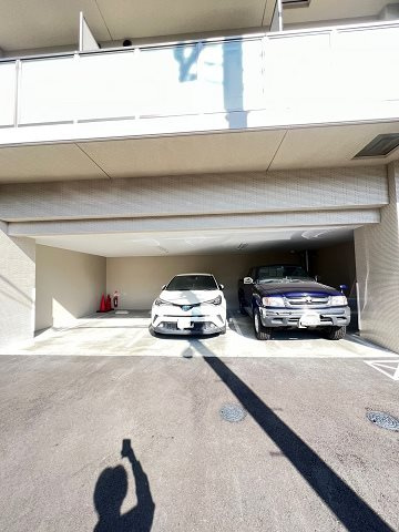 エスタート塚本の駐車場