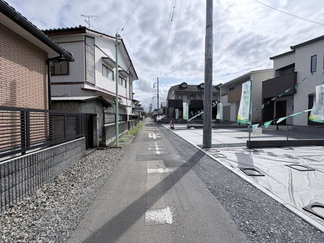 【前面道路含む現地写真】 | 深谷市上野台第59期　ワイウッドコート　新築戸建　全3区画　3号棟　
