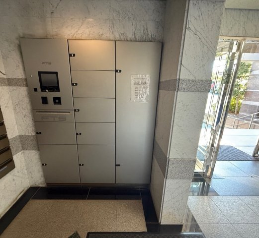 ヴィルヌーブ鷺沼2番館のその他共用部分|宅配ボックス