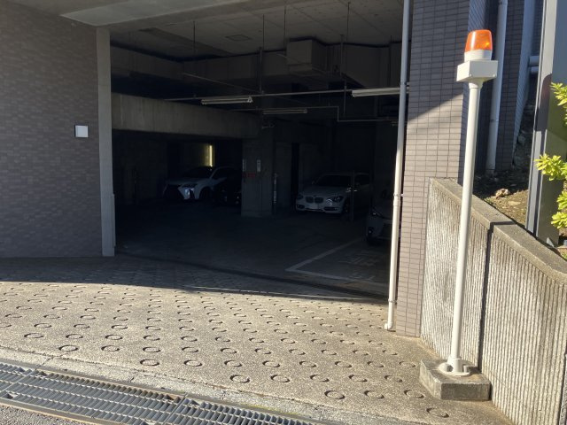 ヴィルヌーブ鷺沼2番館の駐車場