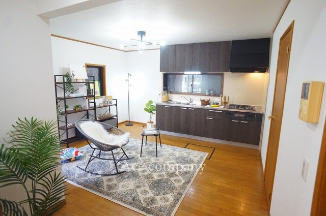 【居間・リビング】 | 八尾市萱振町7丁目 | 【LDK：約10.5帖】全室クロス貼替え、ハウスクリーニング済みです☆