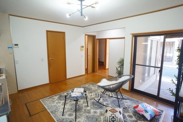 【居間・リビング】 | 八尾市萱振町7丁目 | 【LDK：約10.5帖】