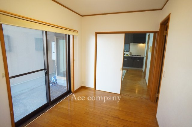 【内装】 | 八尾市萱振町7丁目 | 【1階：洋室6.5帖】リビングと続き間のお部屋です♪解放してリビングの拡張ができます♪