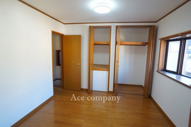 【子供部屋】 | 八尾市萱振町7丁目 | 【2階：北側の洋室6.5帖】収納完備です♪