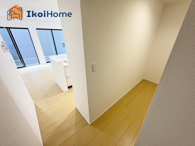 明石市魚住町西岡　D号棟の収納|【ホームページに現地動画掲載中】●年中無休：当日予約可●キッチン背後にはパントリーもあり便利です！