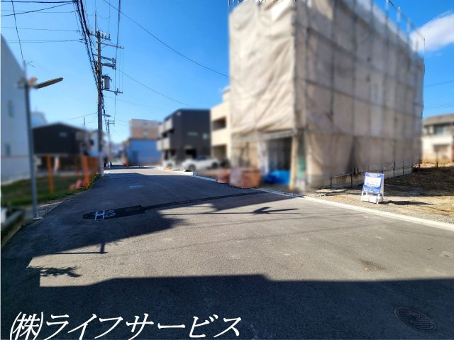 【前面道路含む現地写真】 | 西三国２丁目土地 | 前面道路の様子・幅員６ｍ公道に接道