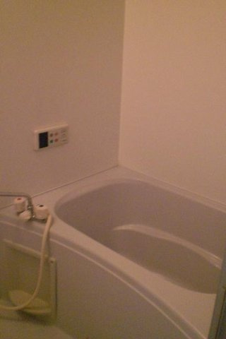 レオパレスサニーハイツの浴室|日々の疲れを癒すお風呂付です