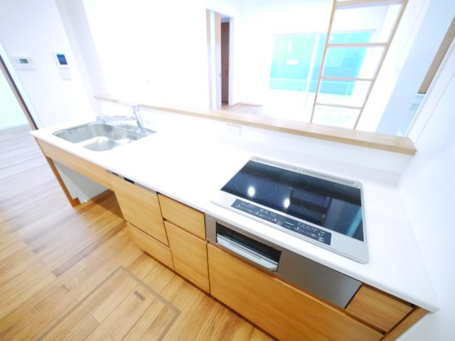 大網白里市大網　新築戸建のキッチン|スーパーベイシア徒歩約2分 ３LDKロフト付 駐車2台可 オール電化推奨  リビング約16帖 全室洋