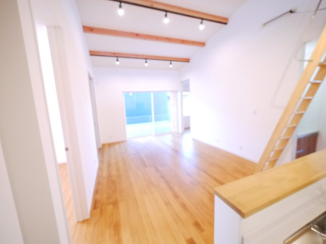 大網白里市大網　新築戸建の居間・リビング|スーパーベイシア徒歩約2分 ３LDKロフト付 駐車2台可 オール電化推奨  リビング約16帖 全室洋