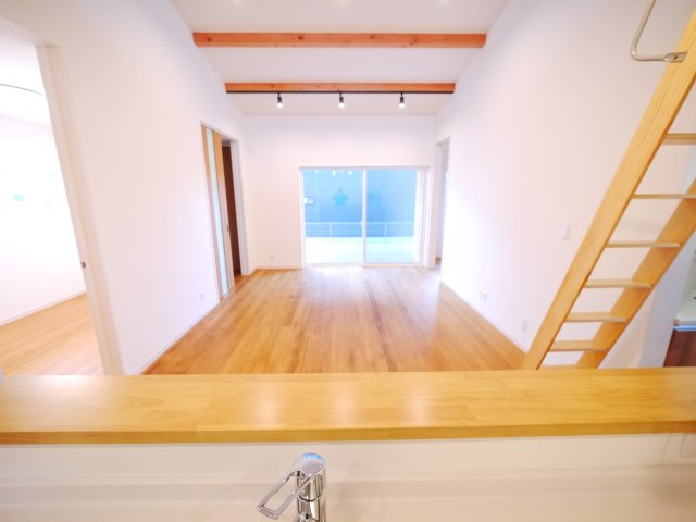 大網白里市大網　新築戸建の居間・リビング|スーパーベイシア徒歩約2分 ３LDKロフト付 駐車2台可 オール電化推奨  リビング約16帖 全室洋