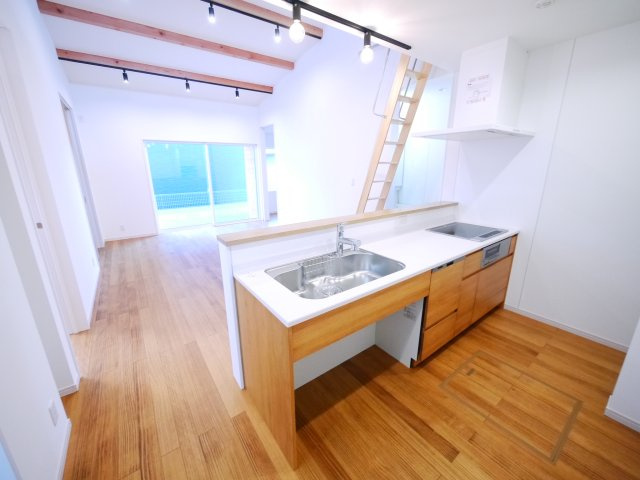 大網白里市大網　新築戸建のキッチン|スーパーベイシア徒歩約2分 ３LDKロフト付 駐車2台可 オール電化推奨  リビング約16帖 全室洋
