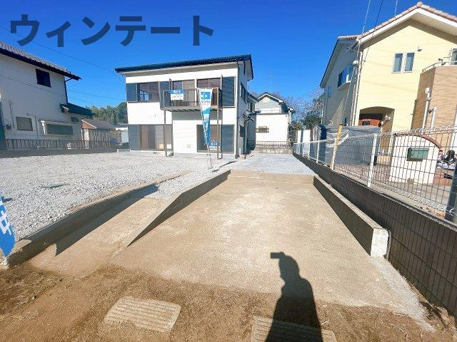 稲敷郡美浦村大字舟子2048-3　中古戸建の駐車場|【リフォーム済】既存駐車スペース写真です。高圧洗浄済です。元々駐車スペースは1台でしたが、複数台駐車可能になりました。