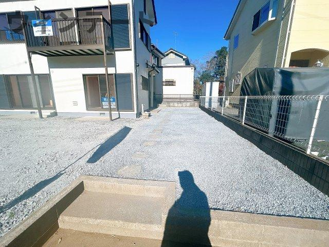稲敷郡美浦村大字舟子2048-3　中古戸建の前面道路含む現地写真