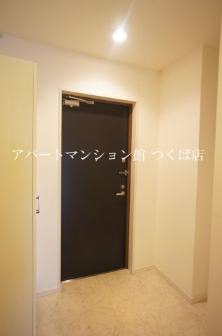 アムール二の宮の玄関|反転です