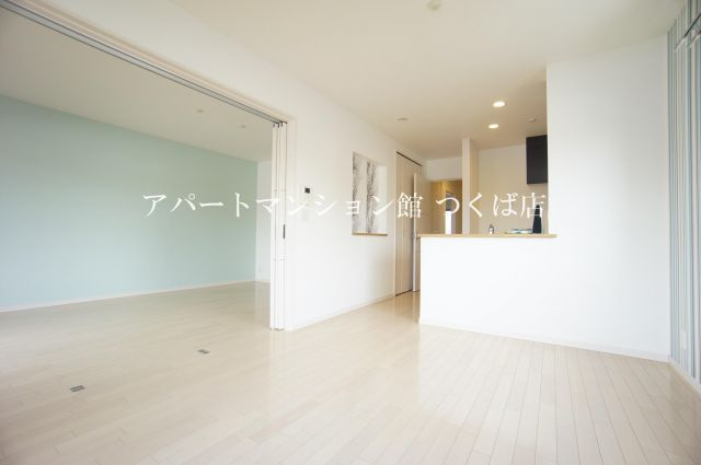 アムール二の宮の居間・リビング|反転です