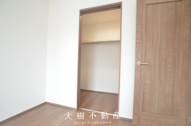 【洋室】 | 綾瀬市寺尾釜田２丁目　新築戸建て　全２棟【仲介手数料無料】 | 2階　洋室2（7.25帖）クローゼット