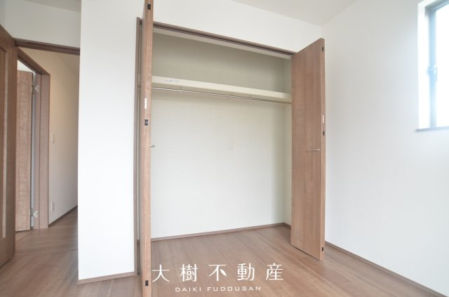 【洋室】 | 綾瀬市寺尾釜田２丁目　新築戸建て　全２棟【仲介手数料無料】 | 2階　洋室3（6.06帖）クローゼット
