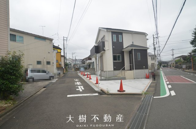 【前面道路含む現地写真】 | 綾瀬市寺尾釜田２丁目　新築戸建て　全２棟【仲介手数料無料】