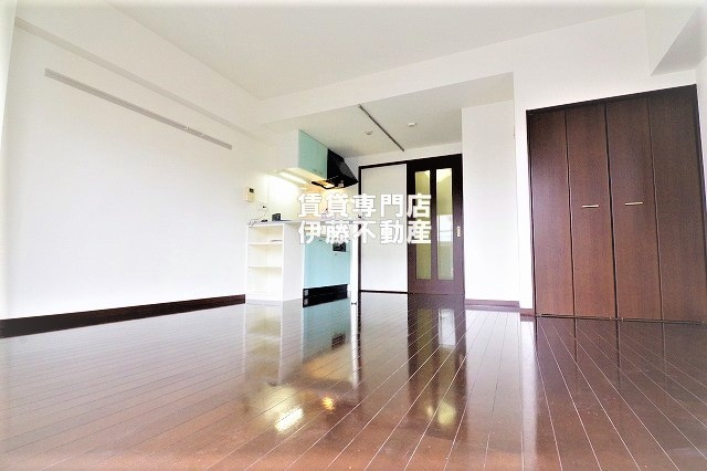 シャトレの洋室