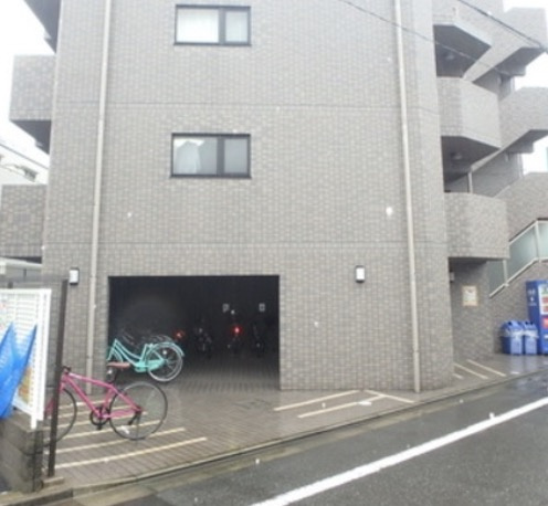 ルーブル豊玉伍番館の駐車場