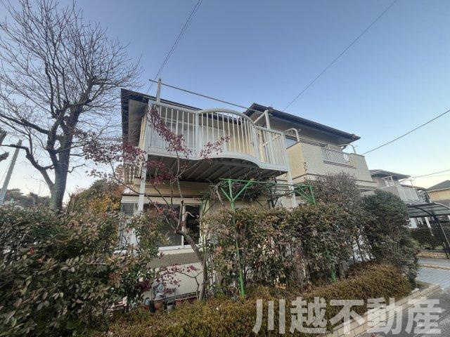 プライベートガーデンとテラスのある家