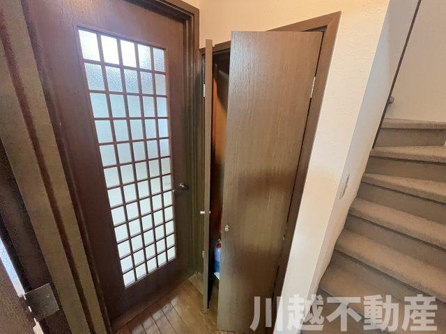 プライベートガーデンとテラスのある家の収納|便利な収納スペースです