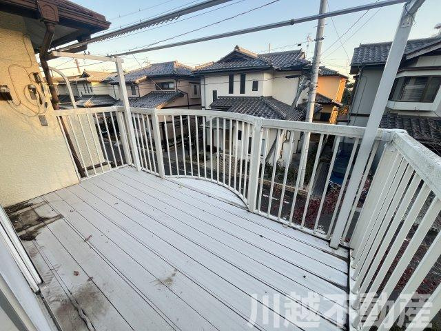 プライベートガーデンとテラスのある家のバルコニー|陽当たり良好なバルコニーです