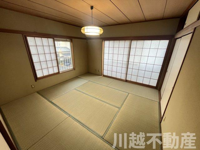 プライベートガーデンとテラスのある家の和室|2階に設けられた落ち着きのある8帖和室