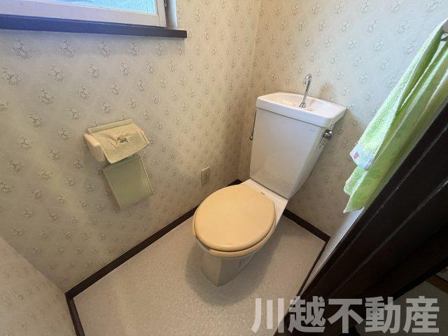 プライベートガーデンとテラスのある家のトイレ|シンプルで使いやすい2階トイレです