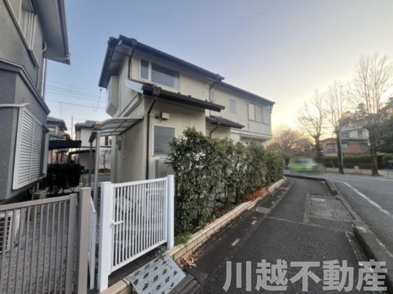 プライベートガーデンとテラスのある家の外観|物件の外観です