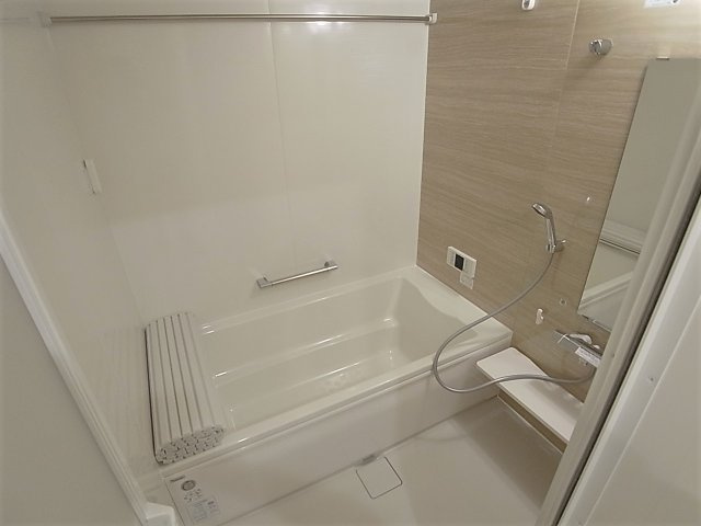 ラ・ヴェール鈴蘭の浴室|追炊き機能、室内乾燥機付きバスルーム