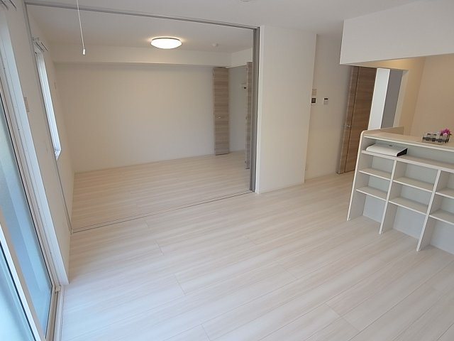 ラ・ヴェール鈴蘭の内装|開放感の有る広々したリビングスペースは魅力的