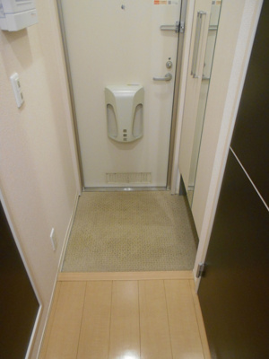 【玄関】 | アミカ | リビングです