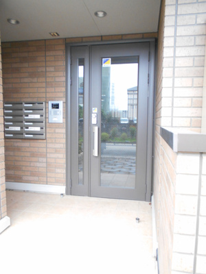 【エントランス】 | アミカ | 建物の内部です