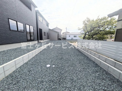 【駐車場】 | 浜松市中央区馬郡町 新築一戸建て 2号棟 | ５台駐車可能です