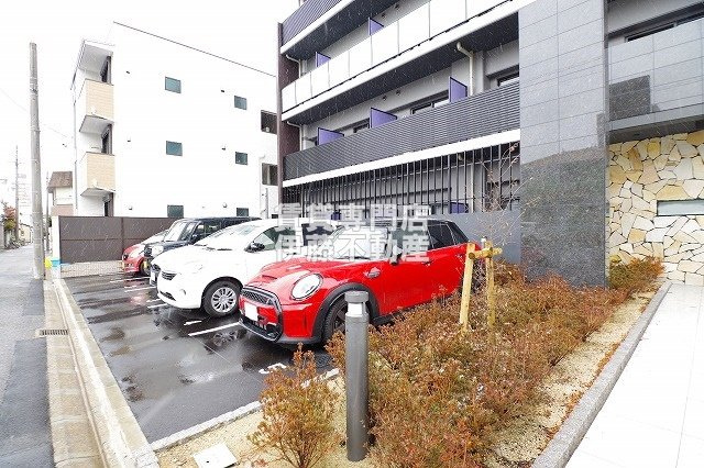 S-RESIDENCE浄心Ⅱの駐車場
