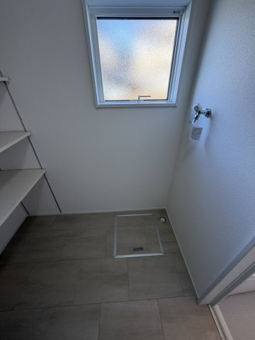 辰野町伊那富　中古住宅の脱衣所