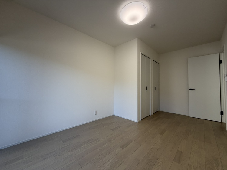 辰野町伊那富　中古住宅の洋室