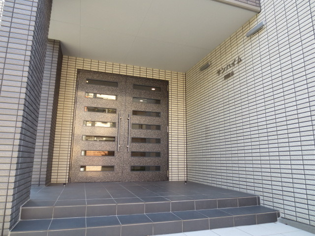 サンハイム西新井のエントランス|★オートロック付きのエントランス★高級感あります★