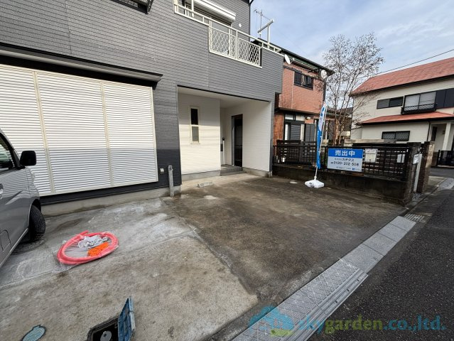 秦野市新町　中古戸建の駐車場