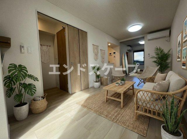 プレッソ高崎Ｃの居間・リビング|家具はCGのイメージ画像になります。※実際に家具は付いておりません。