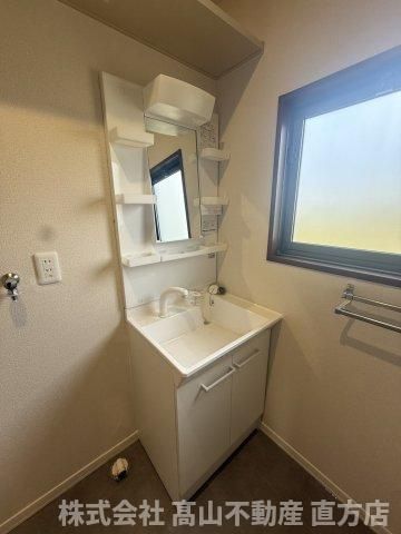 直方市大字感田のアパートの洗面所