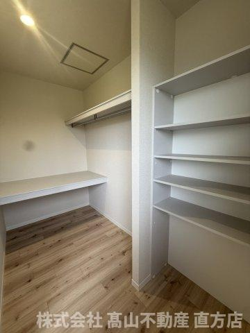 直方市大字感田のアパートの収納
