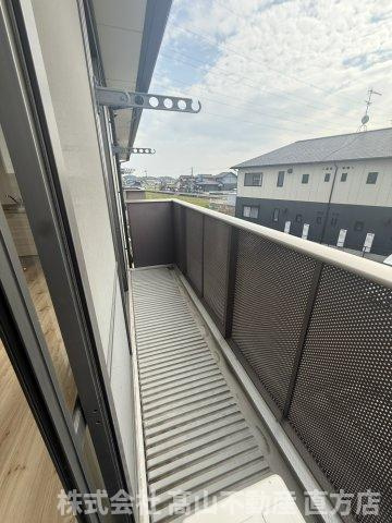 直方市大字感田のアパートのバルコニー
