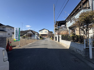 【前面道路含む現地写真】 | 【肥塚第9期　現地外観】
※令和8年1月時点
